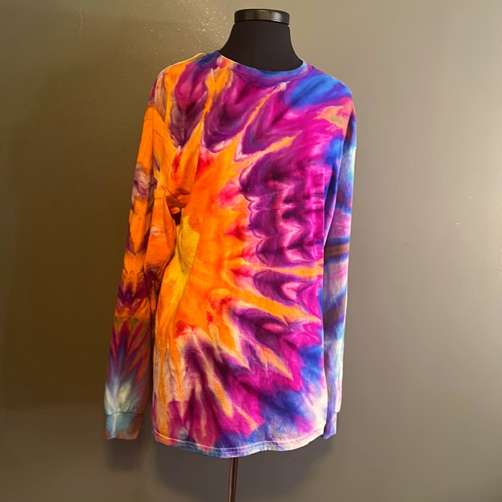Star Burst Tie Dye Large Long sleeve T-Shirt 💥